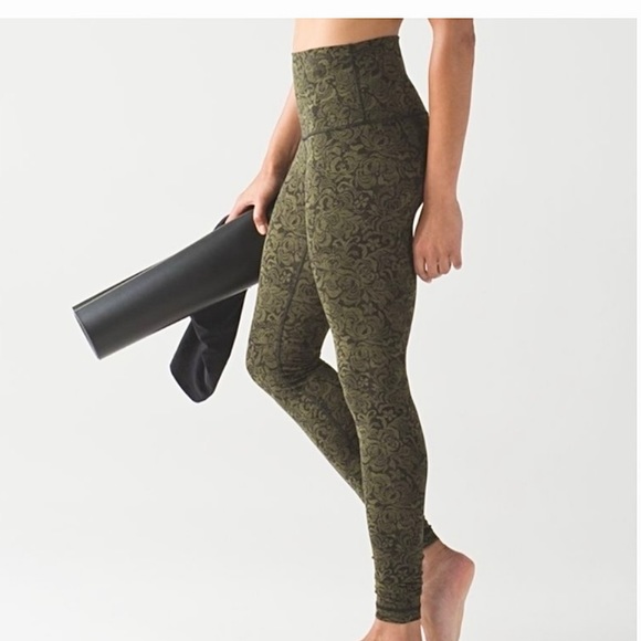 lululemon athletica Pants - RARE Lululemon Wunder Under leggings